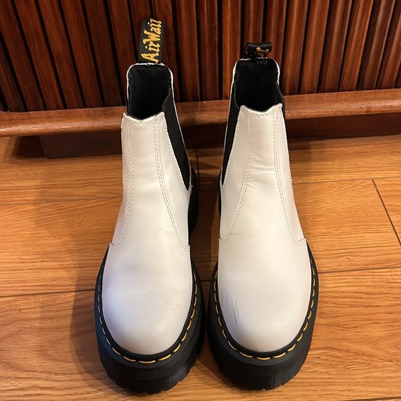 Dr Martens 2976 Platform Chelsea Boot - Picture 2 of 13